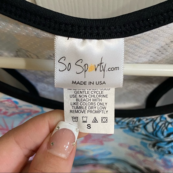 🖤 SO SPORTY 🖤 - Picture 2 of 3